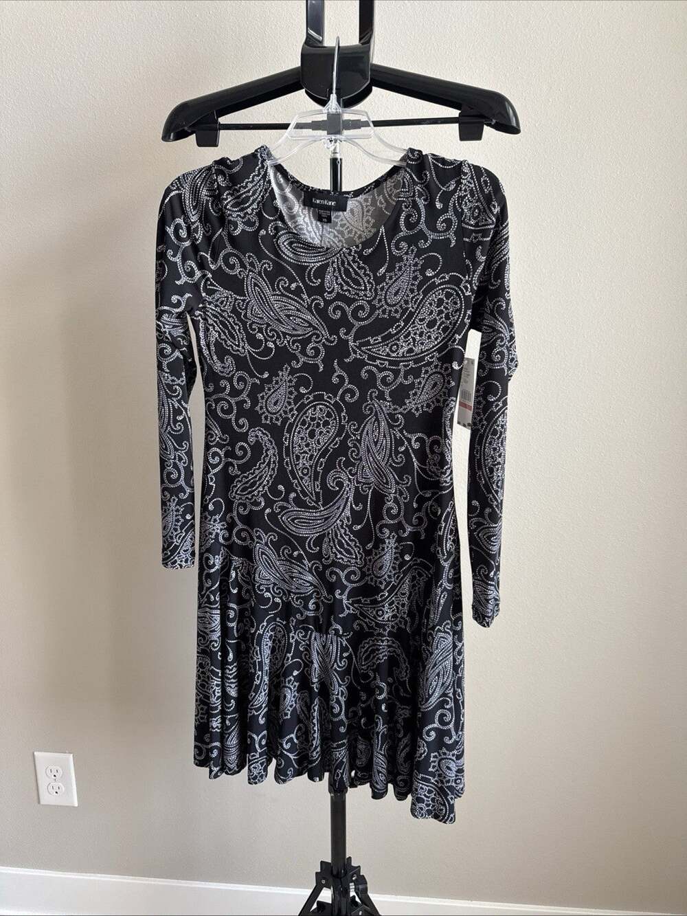 karen kane Dress Long Sleeve Paisley Print Size XS NWT Knee Length